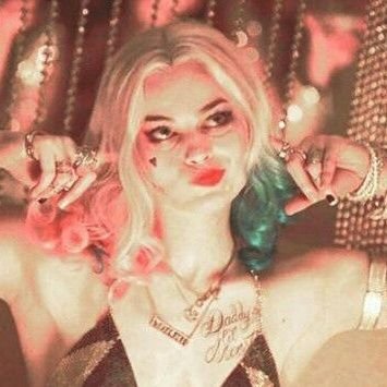 esty06's profile picture. ✗ Chilleuse pro qui passe (un peu trop de) son temps devant ses séries & dans les salles obscures 🎟️🎥 ✧ 𝔅𝔞𝔡 𝔅𝔦𝔱𝔠𝔥 🖤 • 34yrs old✨ Slytherin 💚🐍