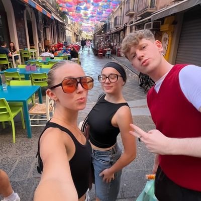 Erinkattie's profile picture. Music + coffee 
 occasional thoughts on life
🇮🇪🇮🇩