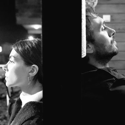 mottomdilbar's profile picture. Dünyam gri olsa da 
İçini renklendirenn bi dünyam var !!