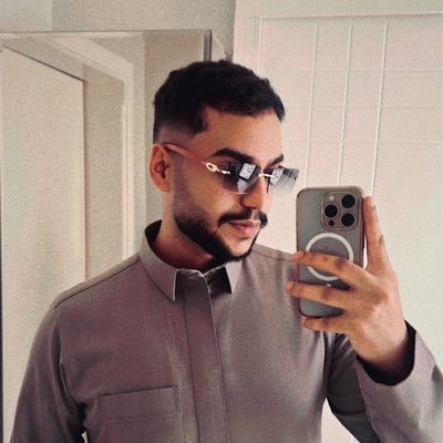 d7ox0's profile picture. "وأنا لا أرجو إلا طمأنينتك يارب  طمأنينتك التي تغني عن ألف يد تربت على كتفي"