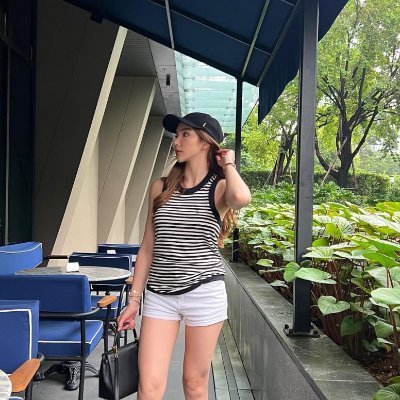 angelaura01's profile picture. Never wanted the easy way, always willing to hustle.