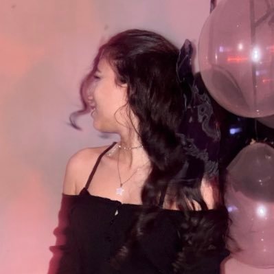 CTaksyd's profile picture. نقاشی هایم را بر خود می كشم و گرم می شوم يخبندان چنان است كه چند پنگوئن در من راه می روند و سپاسم می گويند🖤🐧✨. https://t.co/797Is8z21L