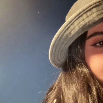 jojte44's profile picture. مُدللة والِدها التي لا تكبُر.