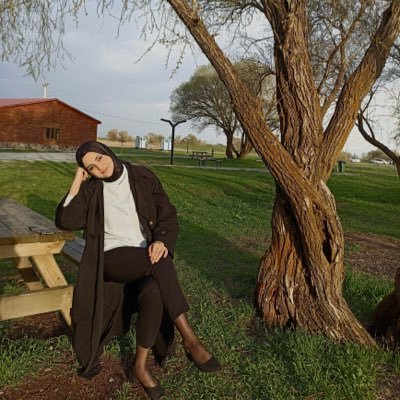 haticeayknn's profile picture. beni Allah tutmuş,kim eder azat ?