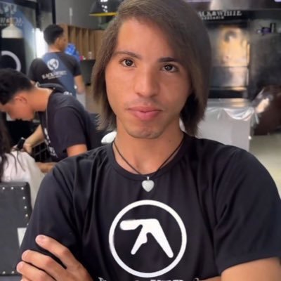 aphextuim's profile picture. e por falar na sertaneja