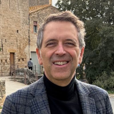 RodolfoIrago's profile picture. Periodista gallego en Madrid. Vigués optimista. Analista en Telecinco, RNE, Cuatro, ETB, Telemadrid, @cafedidees_rtve TV3, @RevistaLuzes @semanalbisbarra