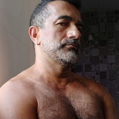 JoaoFiguer's profile picture. Do signo de Gil com ascendente em Caymmi e lua em Rita Lee ♋♉♑

Ator • diretor • prof de teatro •