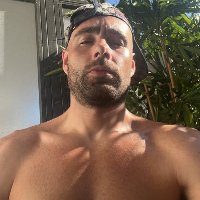 TchoPat's profile picture. Billet violet ouvre 1001 portes