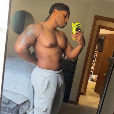 B_vs_b_'s profile picture. 📍ATL •♈️ 🏳️‍🌈💪🏾 •🐝 Kind Always •IT Student 🧑🏾‍🎓