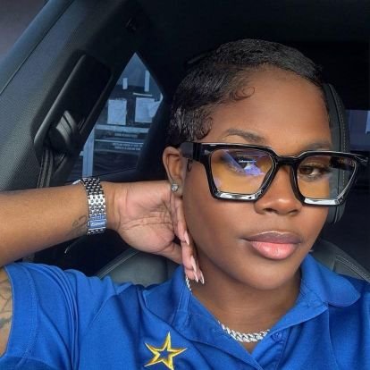 SusanM4282's profile picture. I'm an honest and sincere person and  am single being real and sincere to each other won't be bad 😌