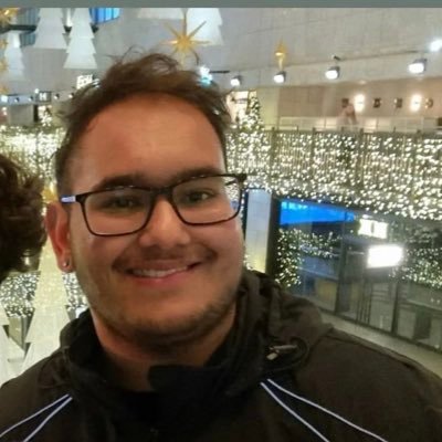 WaashyV2's profile picture. 22  I like de films and maths