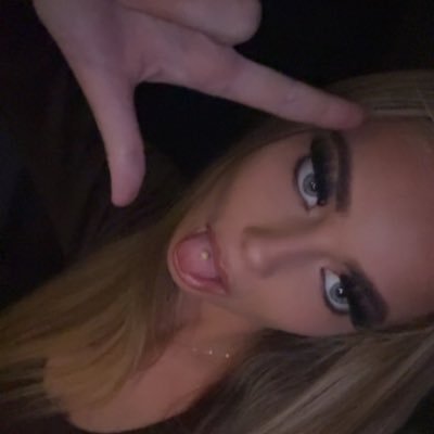 d_x2225's profile picture. 22, 5ft  petite bratty goddess, size 2.5 feet. Ready to ruin your world😏 £20 tribute £50 unblock fee