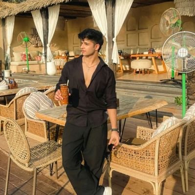 S3LOOK_313's profile picture. 