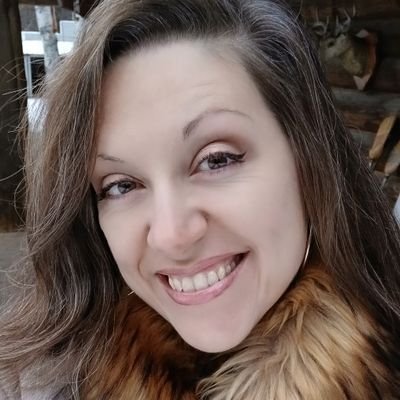 WendyLovesJesus's profile picture. 🎨 Commission Artist: Wildlife | Still-Life Portraits ~ God is Truth & Love made visible in mortal form—He is JESUS! #INTJ 🇨🇦🍒☕️📚🦇🐿️🎄🌵 +@ArtistsOfBeauty