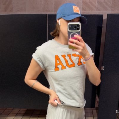 kourt_midzy8's profile picture. Full time Midzy, part time Certified Veterinary Technician (25+) I also enjoy sports and working out- I saw Itzy in Phoenix on 10/29/22 ❤️ (she/her)