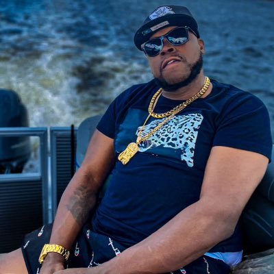 MarqRich_'s profile picture. learning what the true meaning of living is