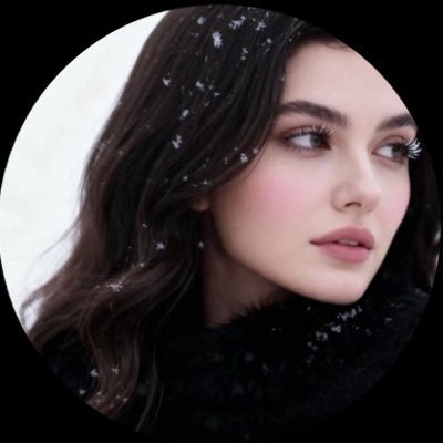 s_2i8's profile picture. حُلوةٌ للحدِّ الذي يؤسِفُك حُزنها .