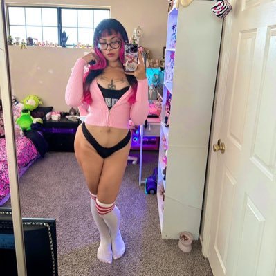 goddessttrinity's profile picture. { FinDom / TechDom } 22 • (SPH / CBT) Hypnosis🍥 Pilates Instructor • Dj • Dancer • Gym • Gamer • Cosplay • Vegan • 🌱 @iworshiptrinity