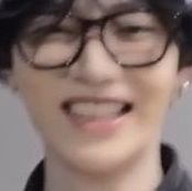 zhaoteeth's profile picture. for #장하오 #章昊 #ZHANGHAO's teeth