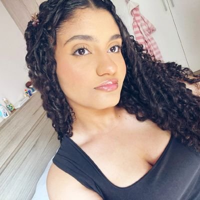 MarounAgatha's profile picture. ig: @agathaamaroun