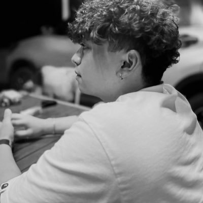 4vu5x's profile picture. 05 見る専