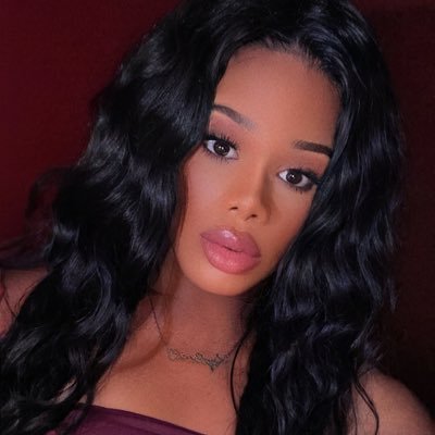 Yezvox's profile picture. 𝑄𝑢’𝑜𝑛 𝑝𝑎𝑟𝑙𝑒 𝑑’𝑚𝑜𝑖 𝑒𝑛 𝑏𝑖𝑒𝑛 𝑜𝑢 𝑒𝑛 𝑚𝑎𝑙 𝑝𝑒𝑢 𝑖𝑚𝑝𝑜𝑟𝑡𝑒, 𝑙’𝑒𝑠𝑠𝑒𝑛𝑡𝑖𝑒𝑙 𝑐’𝑒𝑠𝑡 𝑞𝑢’𝑜𝑛 𝑝𝑎𝑟𝑙𝑒 𝑑𝑒 𝑚𝑜𝑖.🫶🏽