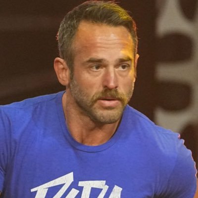 TwoKneesToAche's profile picture. I love breaking backs and I love smashing spines. Think you do it better than me? Step up and i’ll end your heartache. | @RoderickStrong parody.