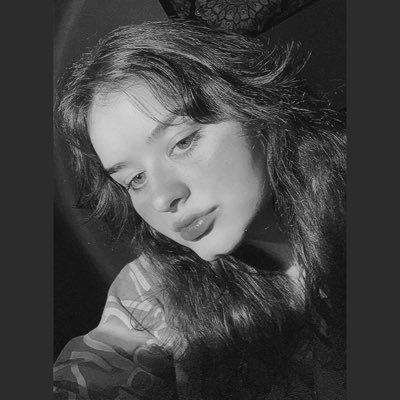 idigyourshoes's profile picture. get your shit together, girl.