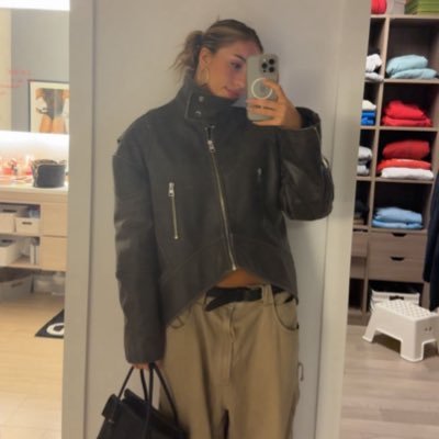 BombshellValLC's profile picture. 