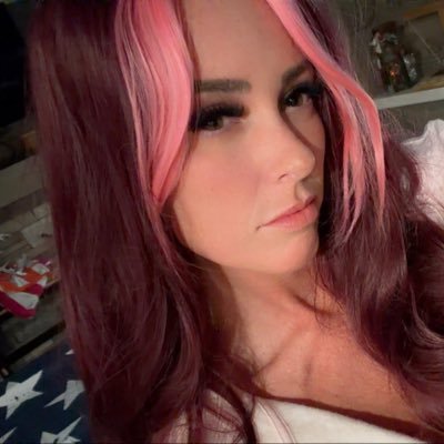 LacieMay20119's profile picture. small-town girl.Average mom.Anything but innocent 🥺privatepage