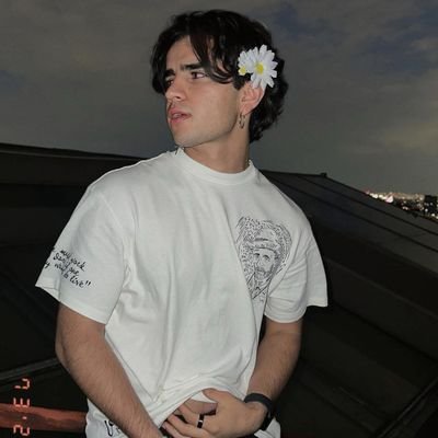 carolinagnzle's profile picture. Apoyando a mi gatuno 🐈‍⬛♥️