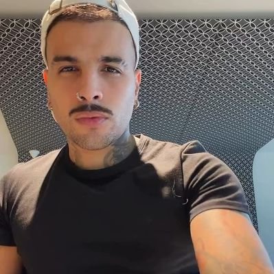 Sexmxchine's profile picture. ⠀ ┄── ⋆ ( 𝐆.𝐋 ) › ⟬ ʟɪsᴛᴏ, ɪɴᴛᴇɴsᴏ ᴇ ɪɴᴛɪᴍɪᴅᴀɴᴛᴇ .  ⟭  ╱ 𝗜𝗧𝗔𝗟𝗢𝗔𝗠𝗘𝗥𝗜𝗖𝗔𝗡𝗢 “ 🦊 ” ❚❚ Sᴏʏ ʟᴀ ᴇᴠᴏʟᴜᴄɪᴏ́ɴ, ʟᴀ ʀᴇᴠᴏʟᴜᴄɪᴏ́ɴ, ᴇʟ ʙɪɢ ʙᴏss❜