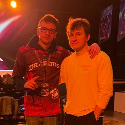 LieuOfFlowers's profile picture. tiny dots on an endless timeline