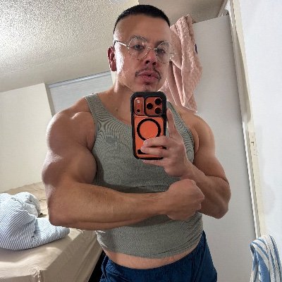 PrettyBoyPlanet's profile picture. PrettyBoyMantra

Insta ⬆️

in a world of Pepsi & Coke, he was a root beer.