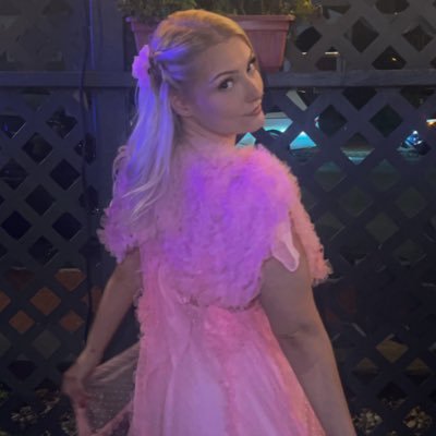 polarizeswift's profile picture. tortured poet