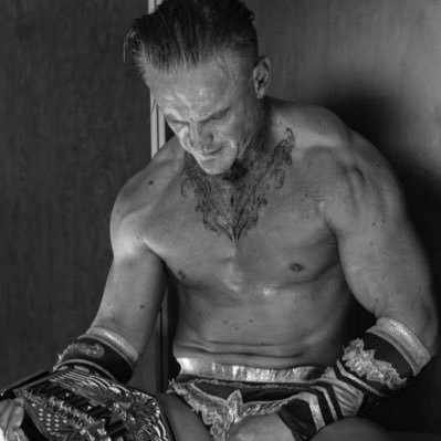 pyroshadowx's profile picture. i pop up whenever