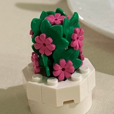 littleq85's profile picture. Art Teacher! Ravenclaw #StLouisBluesFan #historynerd   “Without art, you would be naked…and bored!” (SAQ 2022 (C))