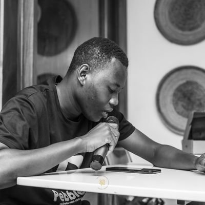 YunusahEssandoh's profile picture. Poet and a son of the beach🐳