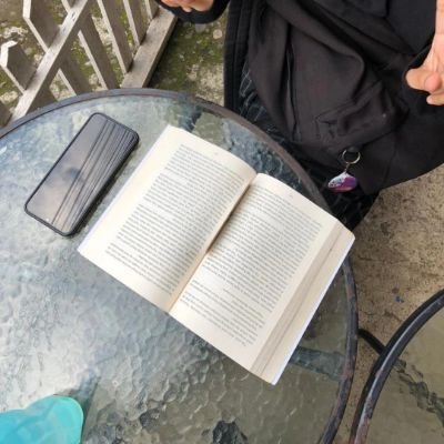 bibliofilina's profile picture. INTP | akun random yang suka ngomongin buku dan lagi pengen banget naik haji