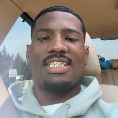 Darius26_'s profile picture. I can’t even take me serious