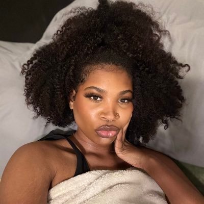 CameronBriana_'s profile picture. mua.