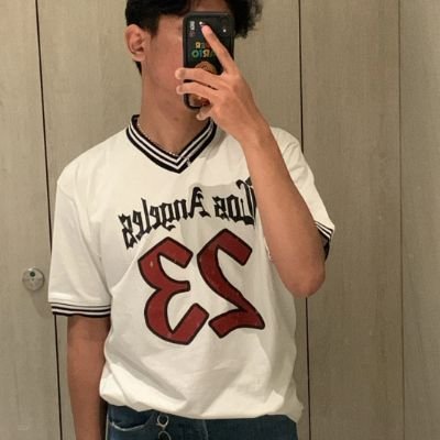 astrophiuuu's profile picture. nothing.