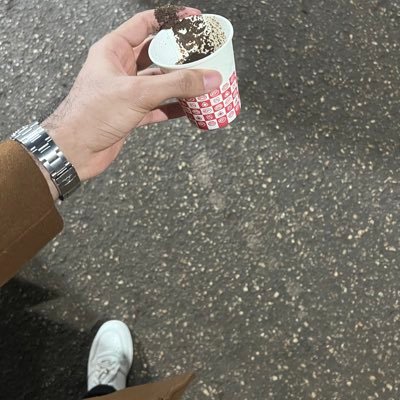 B__iiq's profile picture. من يملك سببًا يعيش من أجله . ..يستطيع تحمّل أي كيف