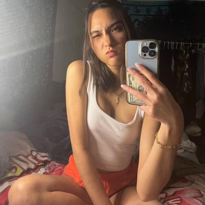 SweetLunaBabe's profile picture. Single & glowing ✨ Just waiting for the right heart to match my energy 💕 Ready to vibe, laugh & build something real.