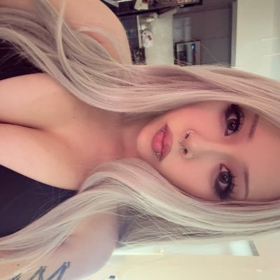 venusiangirl's profile picture. @succubuswifeee ♡ @lilyyypads ♡