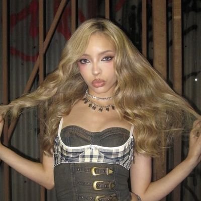 Kats_baby_cha's profile picture. it's kinda fun to be somebody different on the same day