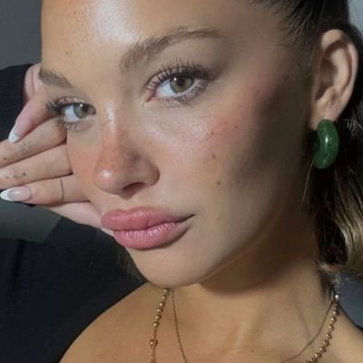 miakaizet's profile picture. 𝓬𝓸𝓯𝓯𝓮𝓮 𝓵𝓸𝓿𝓮𝓻  ☕🌱 khai - santi -  ben - marti - alaric - thiago