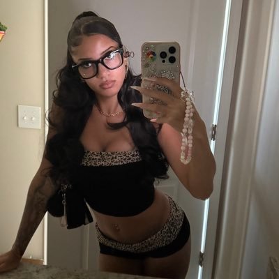 kykyxrae's profile picture. just started here lol ↓