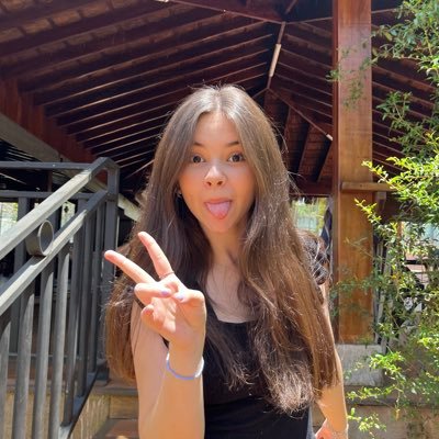 AnaTrovoada's profile picture. a versão exposta da ana