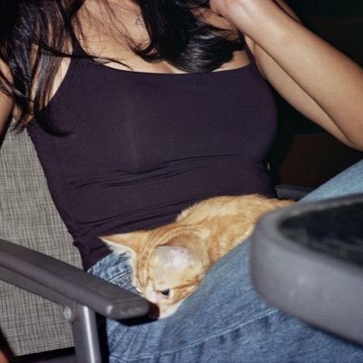 etlliil's profile picture. 